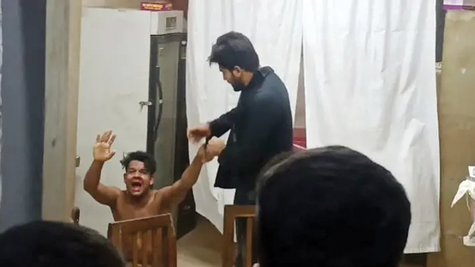 লক্ষ্মীপুর সদর হাসপাতালে ঢুকে স্বেচ্ছাসেবক দল নেতাকে পেটানোর অভিযোগ ছাত্রদল নেতার বিরুদ্ধে